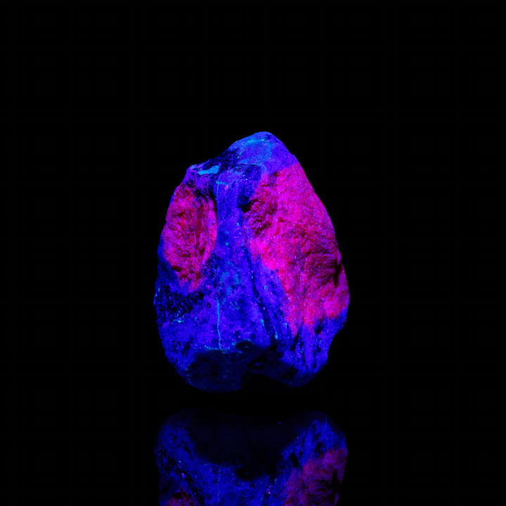 Ruby in Zoisite, Fluorescent