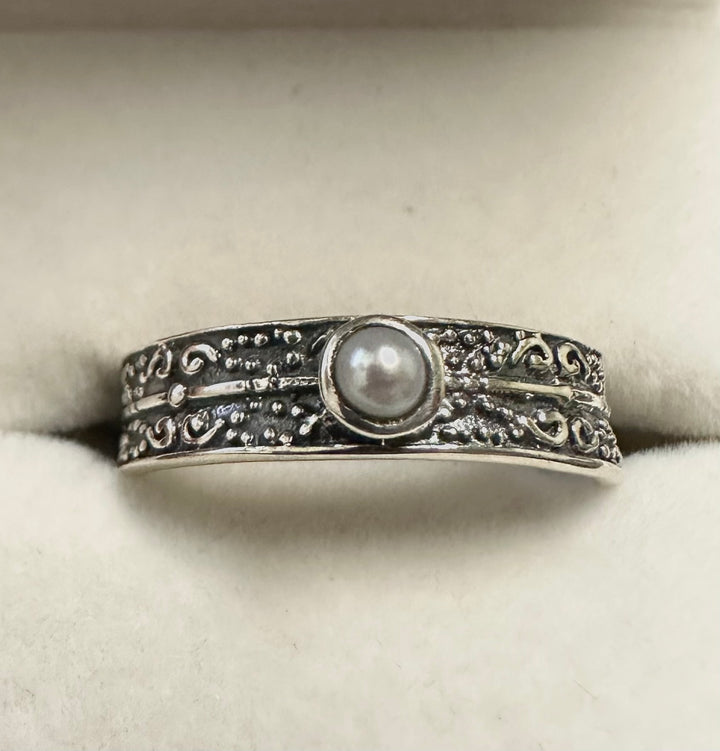 Round Pearl Top Ring