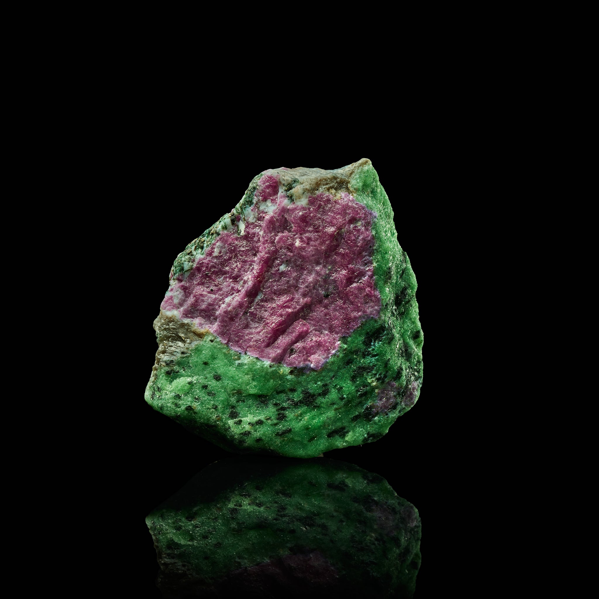 Ruby in Zoisite, Fluorescent – Houston Museum of Natural Science