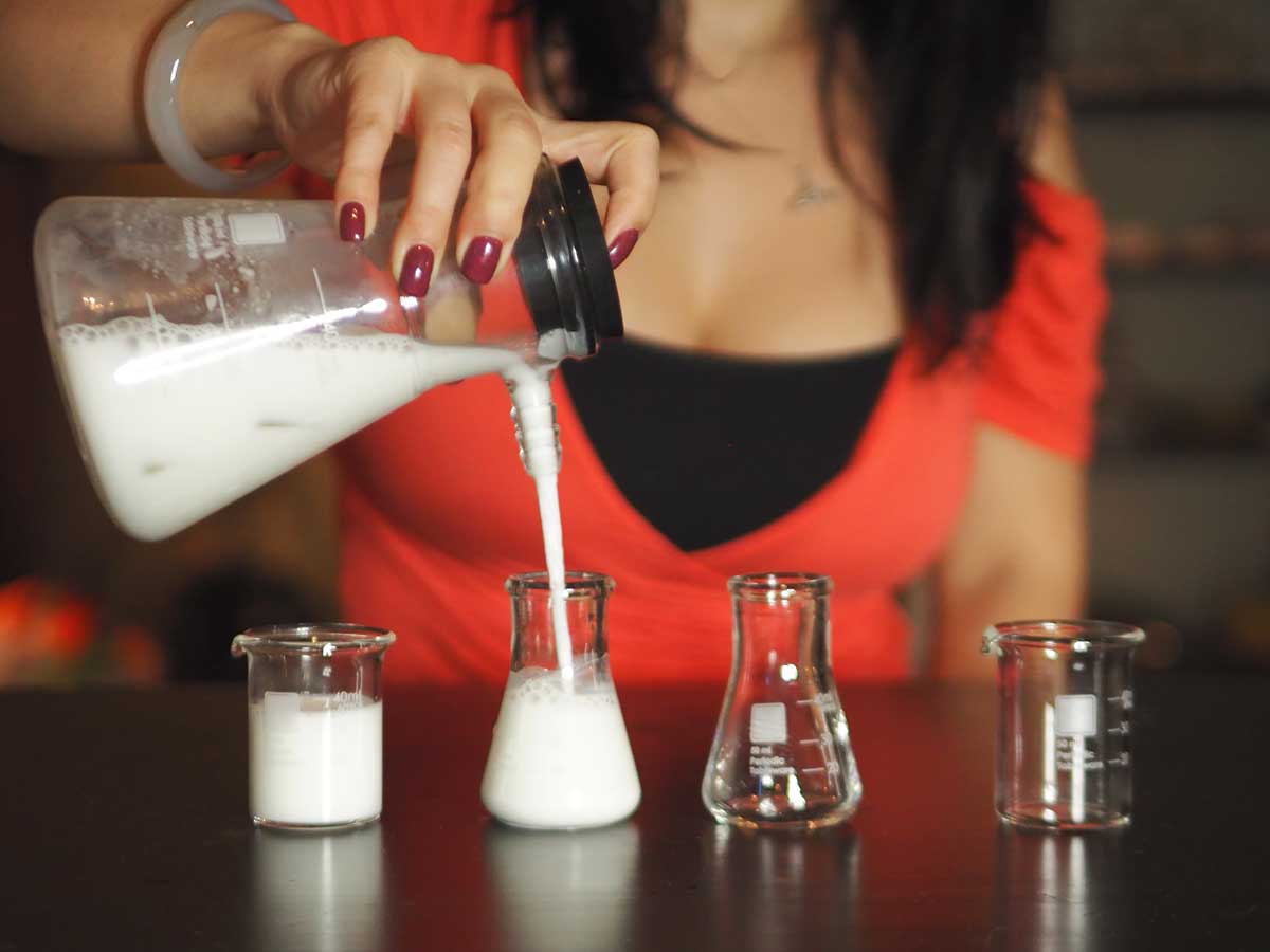 Laboratory Flask Cocktail Shaker with Shotglasses