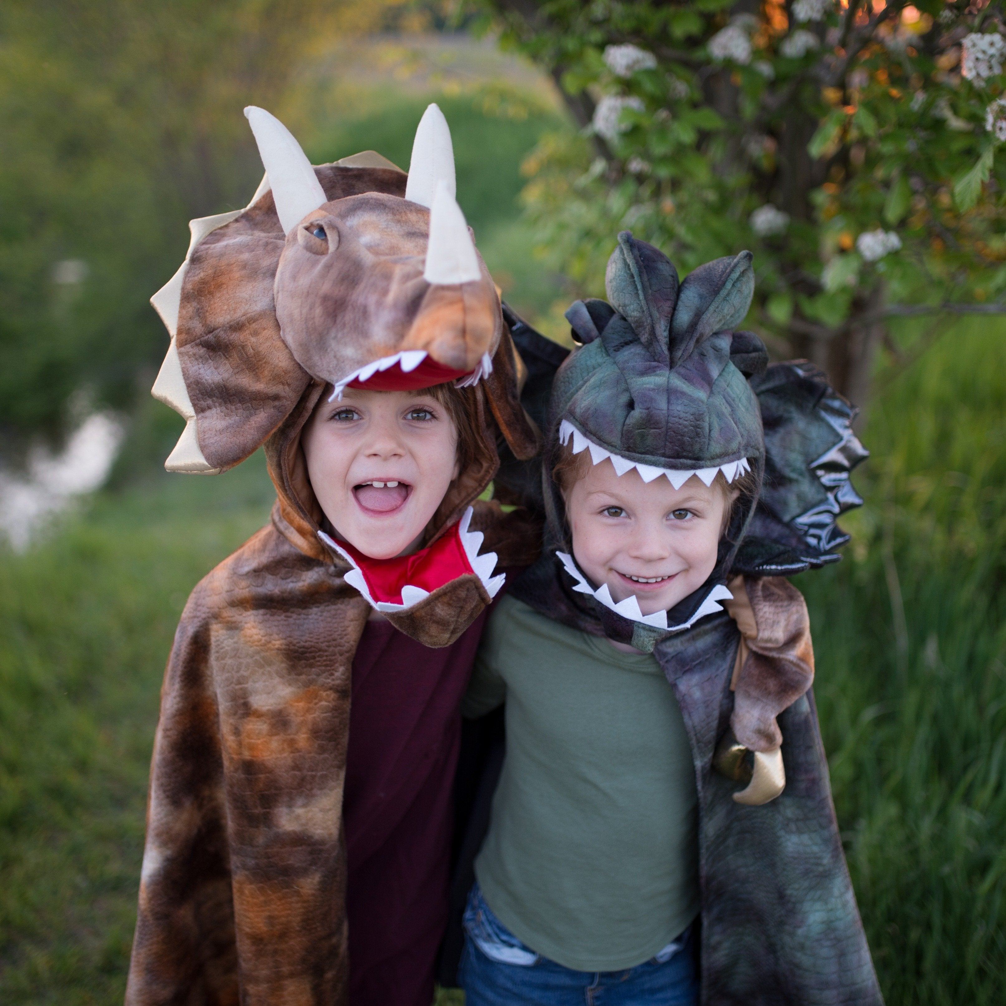 Grandasaurus Dilophosaurus Cape